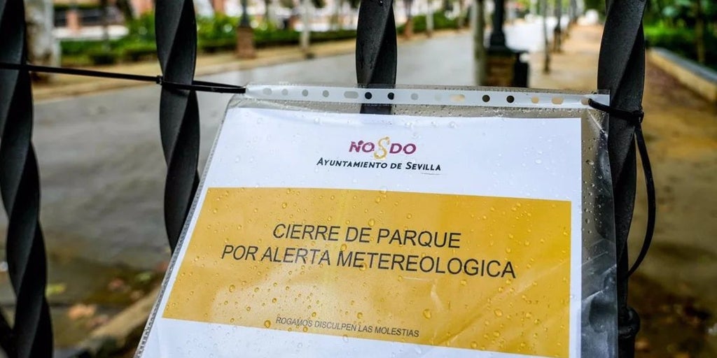 Cierre preventivo de parques en Sevilla ante la alerta amarilla por lluvias importantes