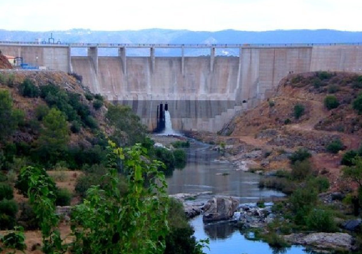 El embalse de Melonares tras superar su capacidad total