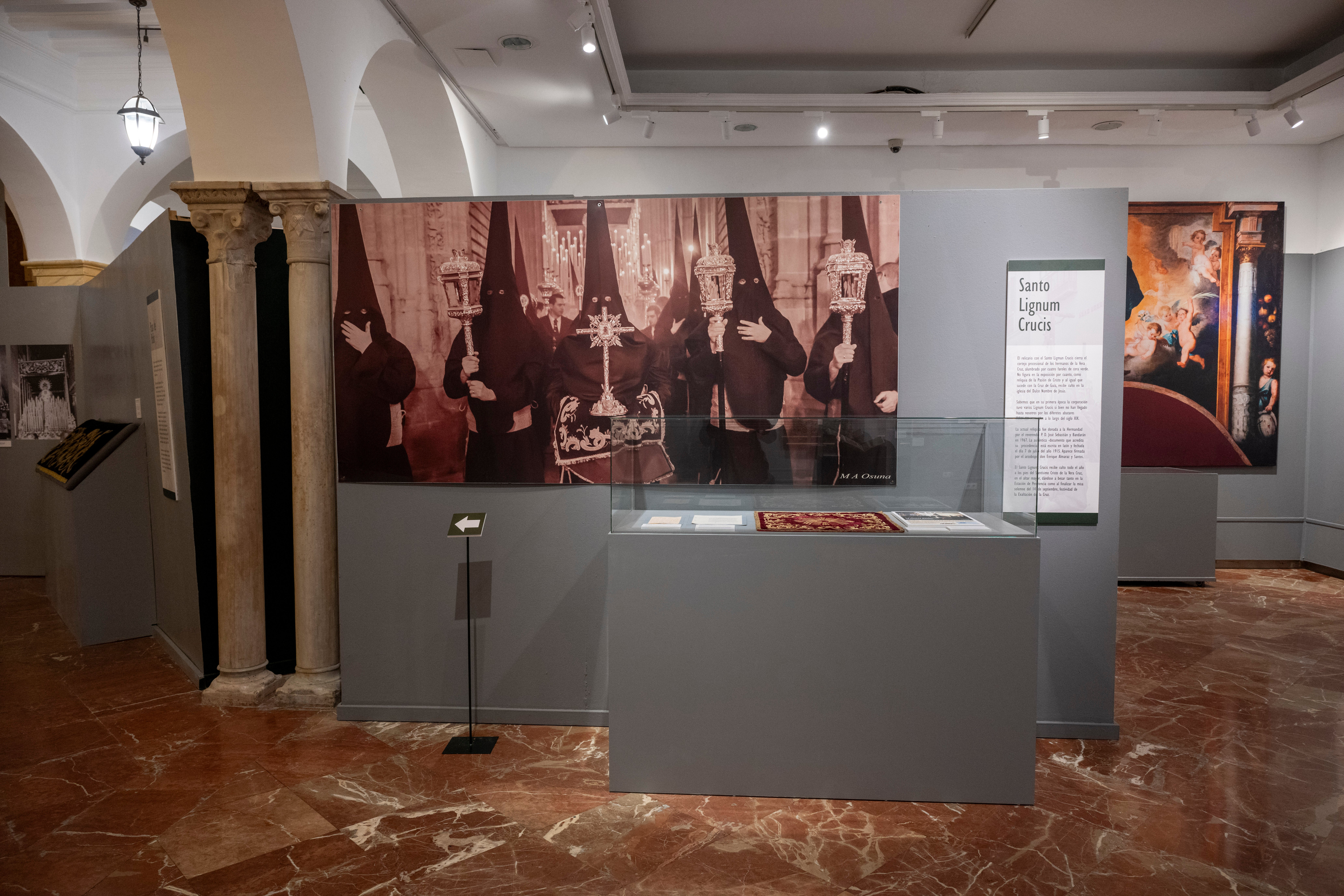 La exposición de la Vera Cruz en el Círculo Mercantil, en imágenes