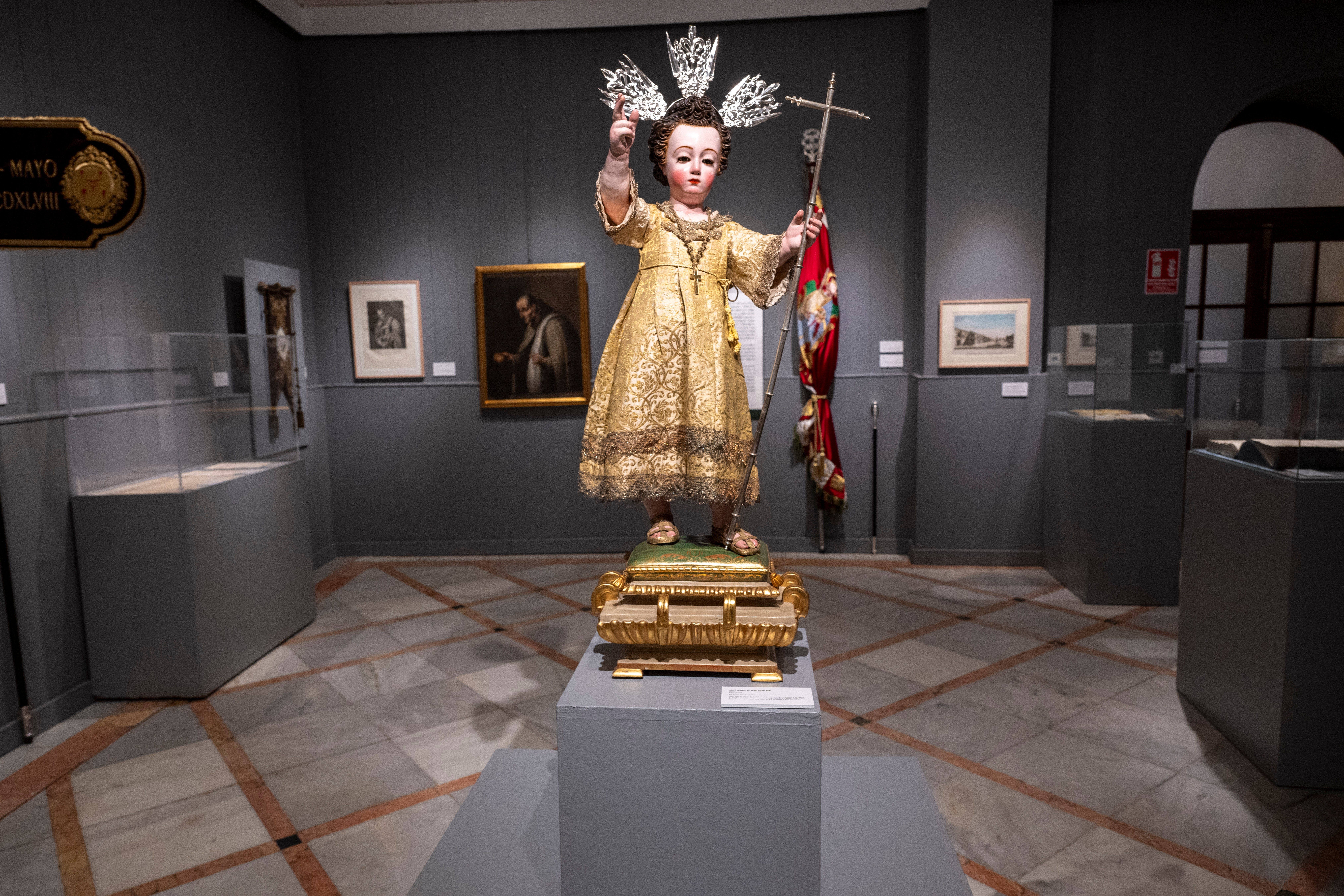 La exposición de la Vera Cruz en el Círculo Mercantil, en imágenes