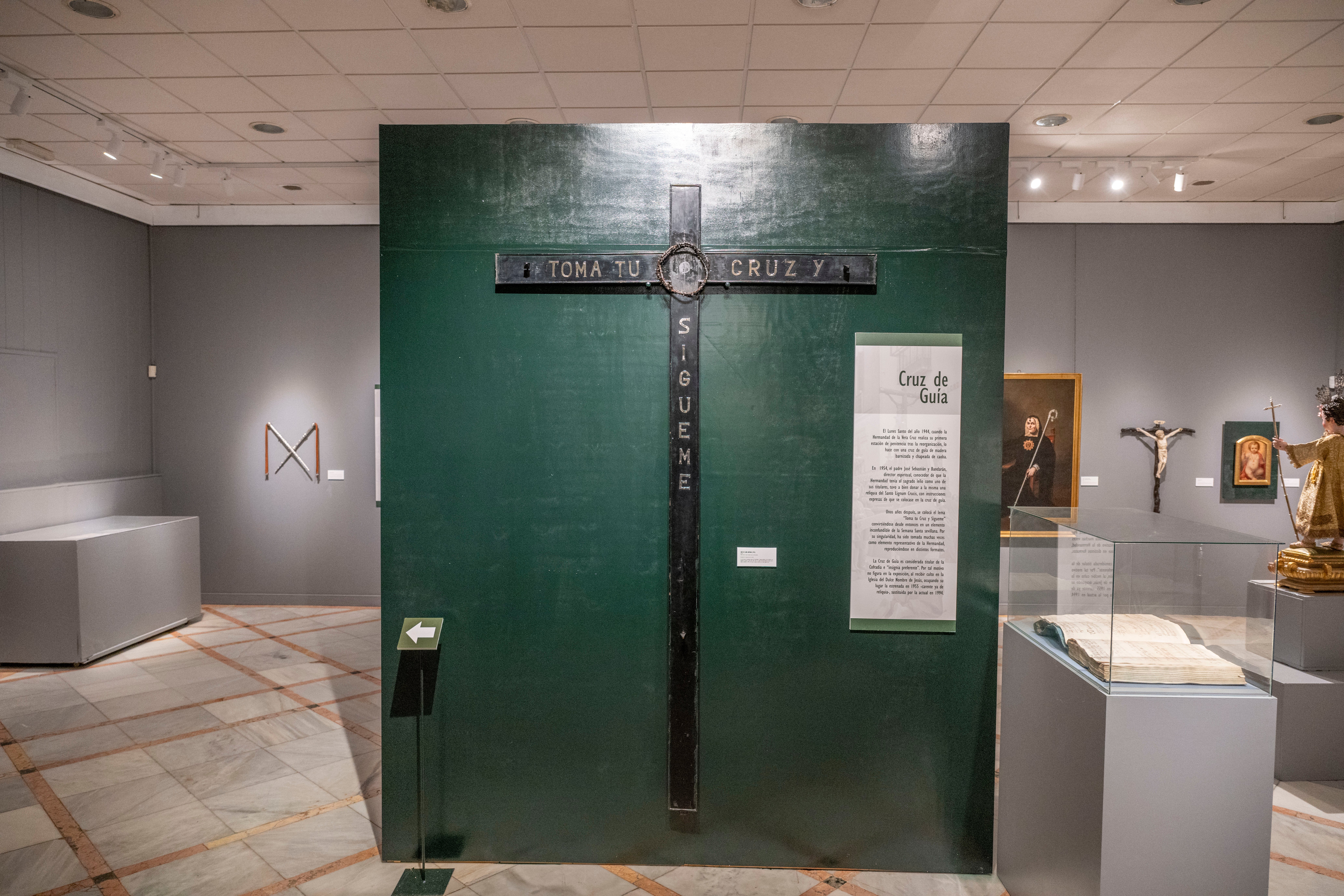 La exposición de la Vera Cruz en el Círculo Mercantil, en imágenes