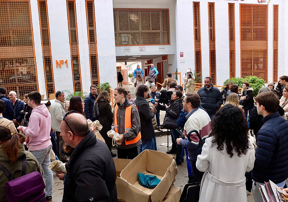 Momentos antes de entrar en los exámenes del MIR en la facultad de Económicas