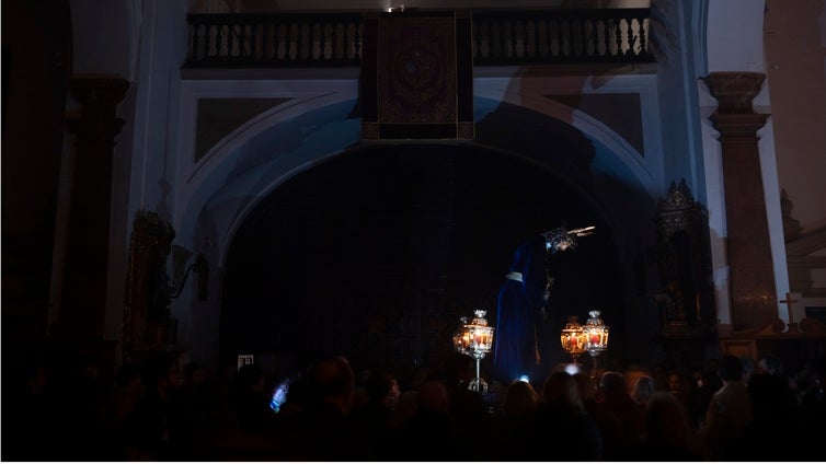 El Señor de las Penas de San Roque inicia los vía crucis en Sevilla