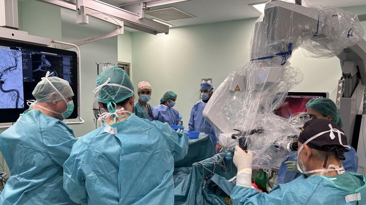 El hito del hospital Viamed Fátima en el tratamiento de aneurismas cerebrales gracias a la cirugía guiada por imagen en tiempo real