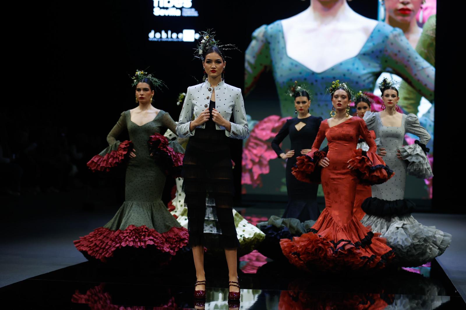 Detalle del desfile del Certamen de jóvenes diseñadores en SIMOF 2025