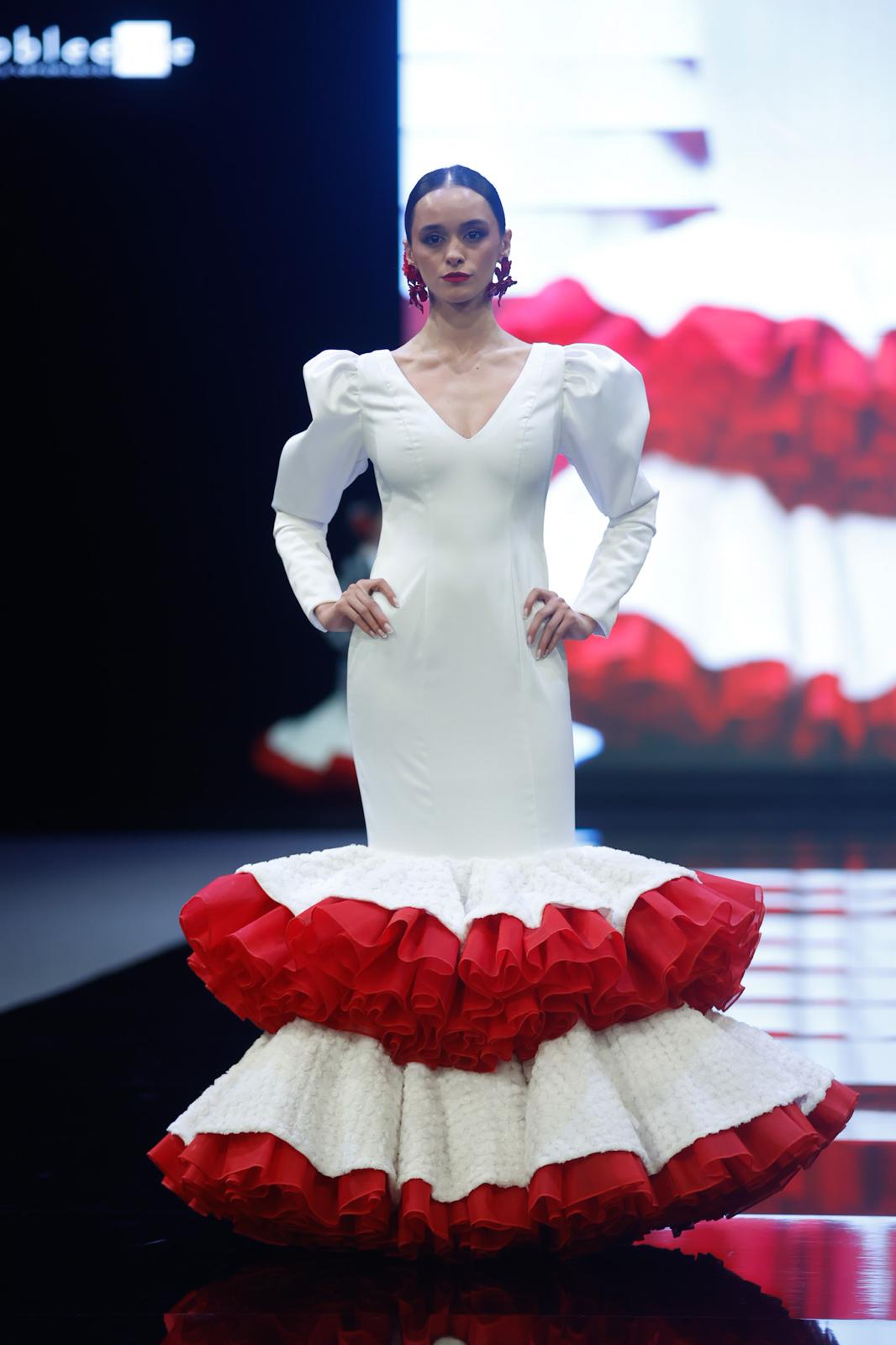 Detalle del desfile del Certamen de jóvenes diseñadores en SIMOF 2025