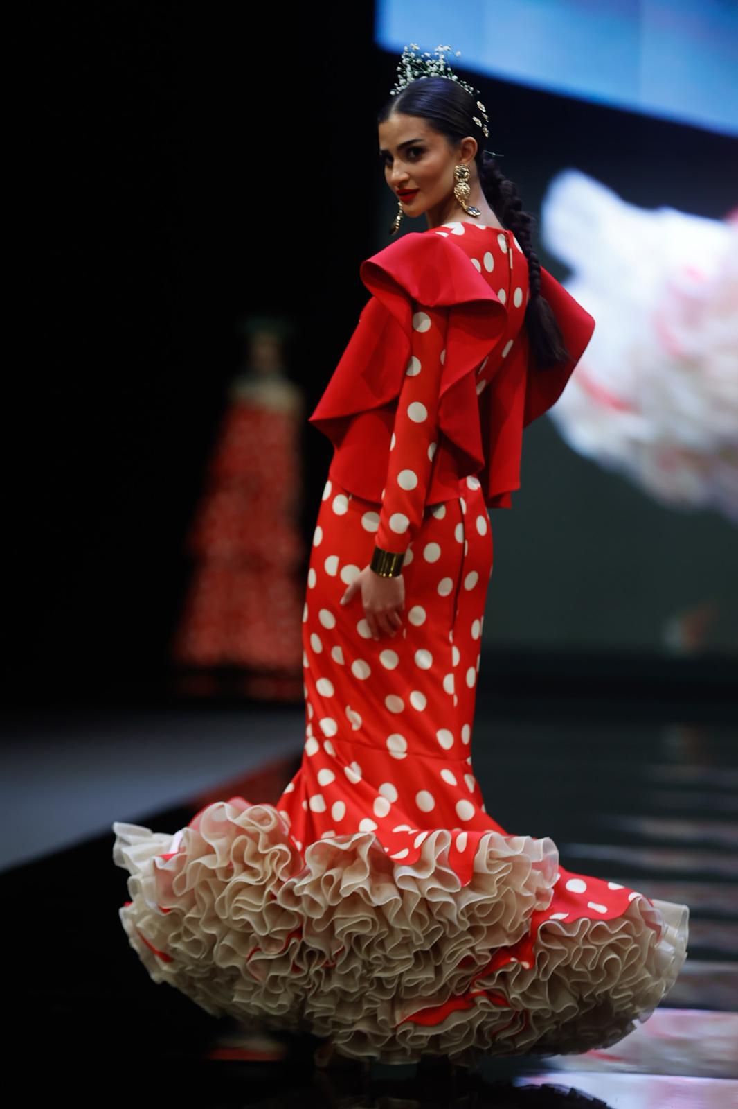 Detalle del desfile del Certamen de jóvenes diseñadores en SIMOF 2025