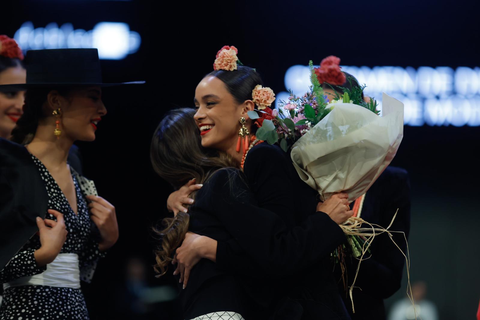 Detalle del desfile del Certamen de jóvenes diseñadores en SIMOF 2025
