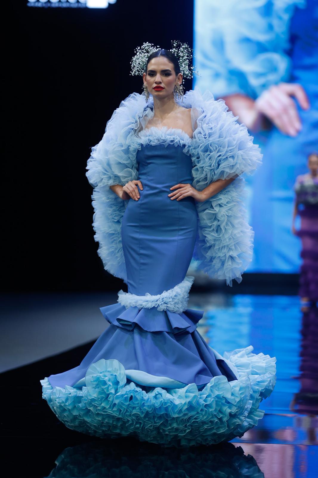 Detalle del desfile del Certamen de jóvenes diseñadores en SIMOF 2025