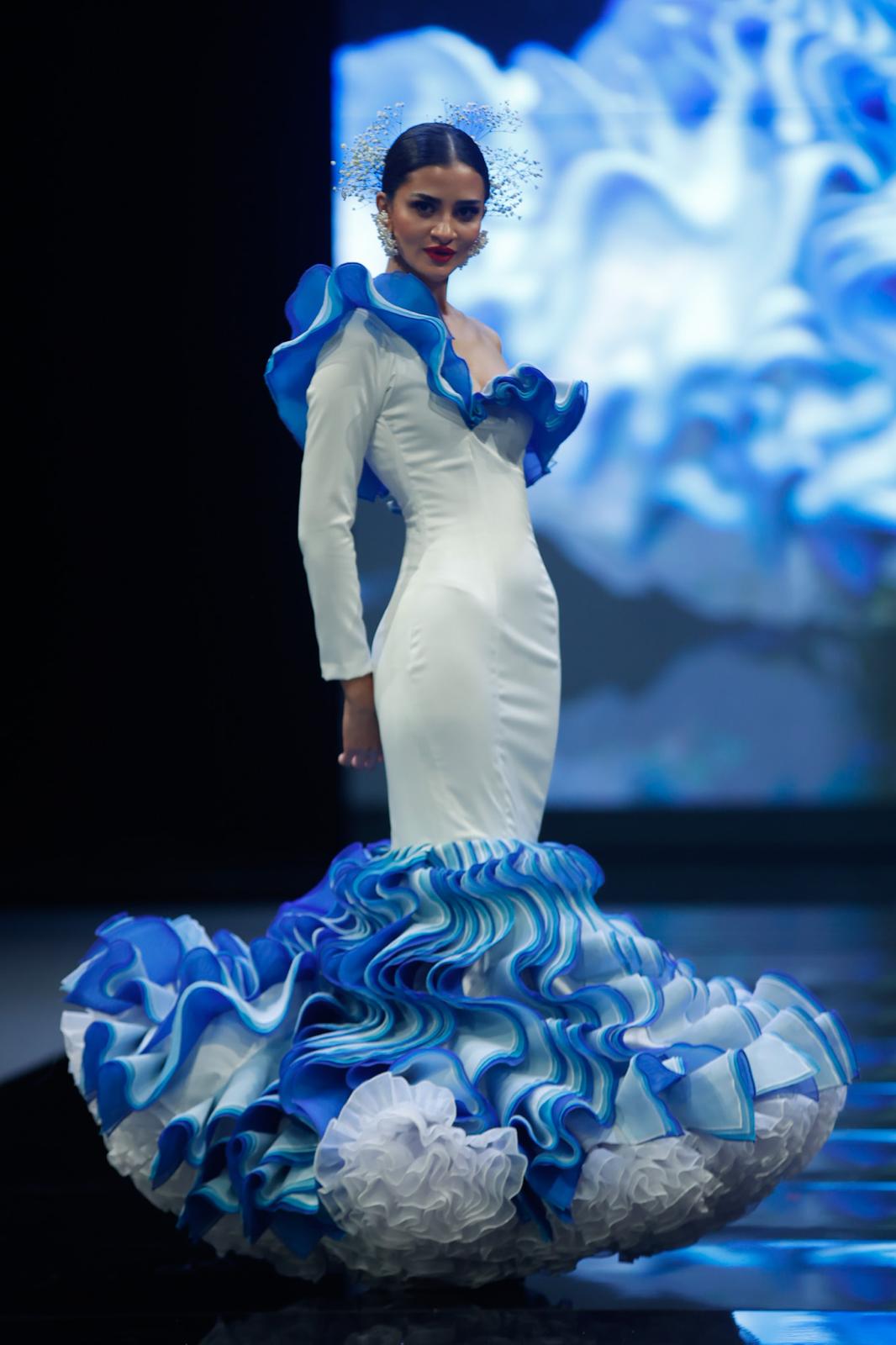 Detalle del desfile del Certamen de jóvenes diseñadores en SIMOF 2025