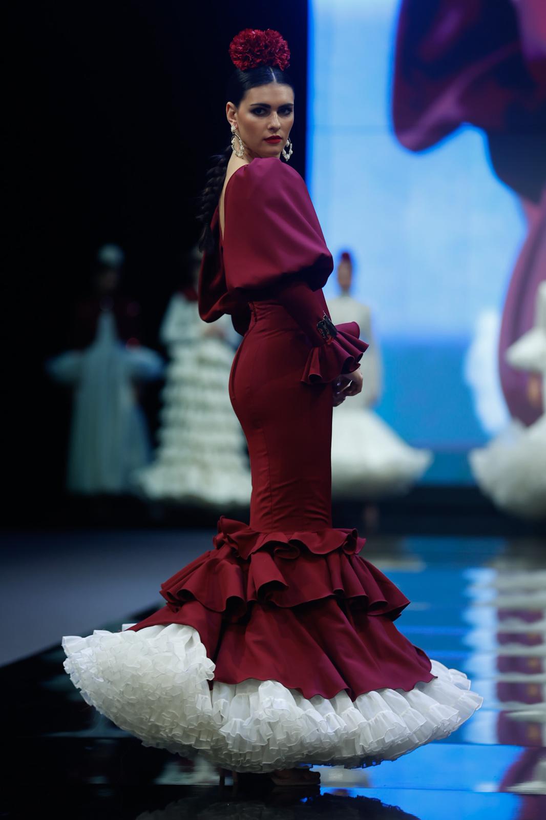 Detalle del desfile del Certamen de jóvenes diseñadores en SIMOF 2025