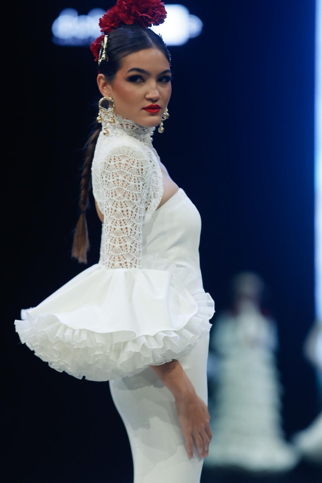 Detalle del desfile del Certamen de jóvenes diseñadores en SIMOF 2025