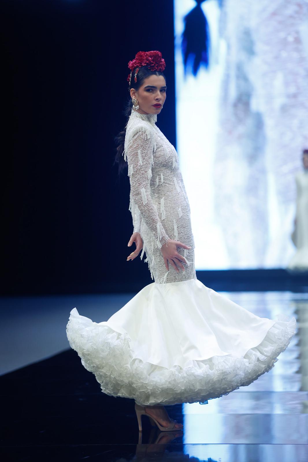 Detalle del desfile del Certamen de jóvenes diseñadores en SIMOF 2025