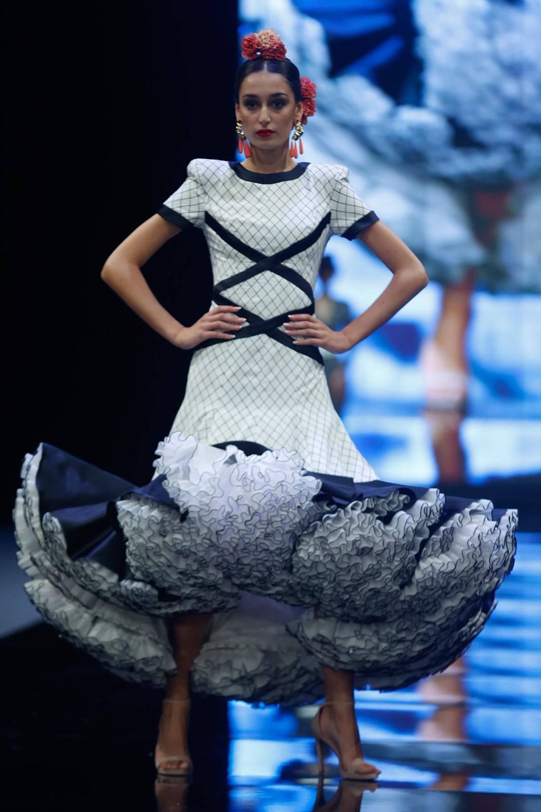 Detalle del desfile del Certamen de jóvenes diseñadores en SIMOF 2025