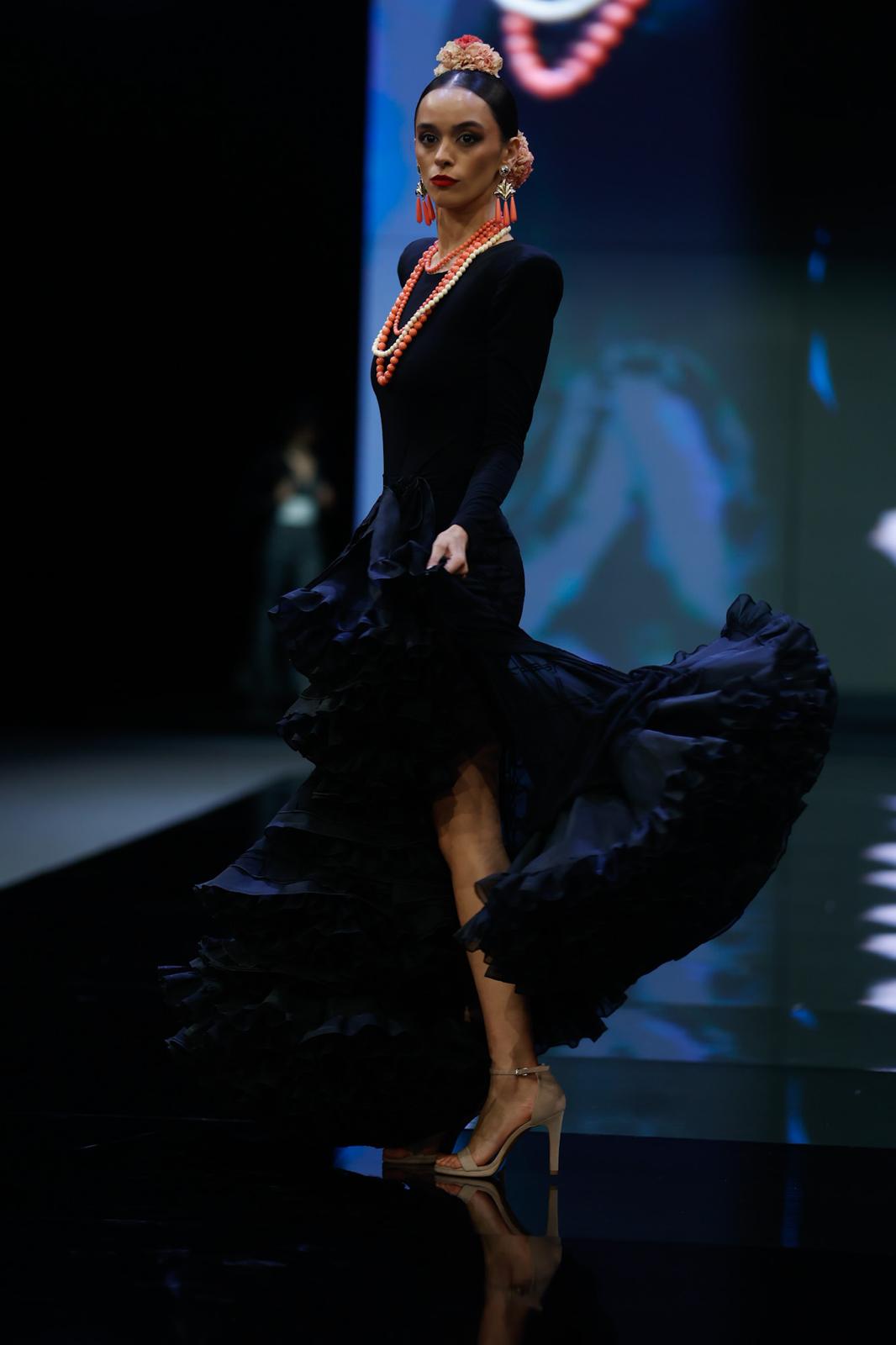 Detalle del desfile del Certamen de jóvenes diseñadores en SIMOF 2025