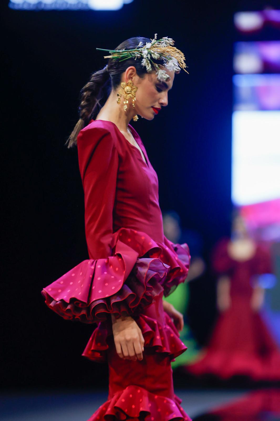 Detalle del desfile del Certamen de jóvenes diseñadores en SIMOF 2025