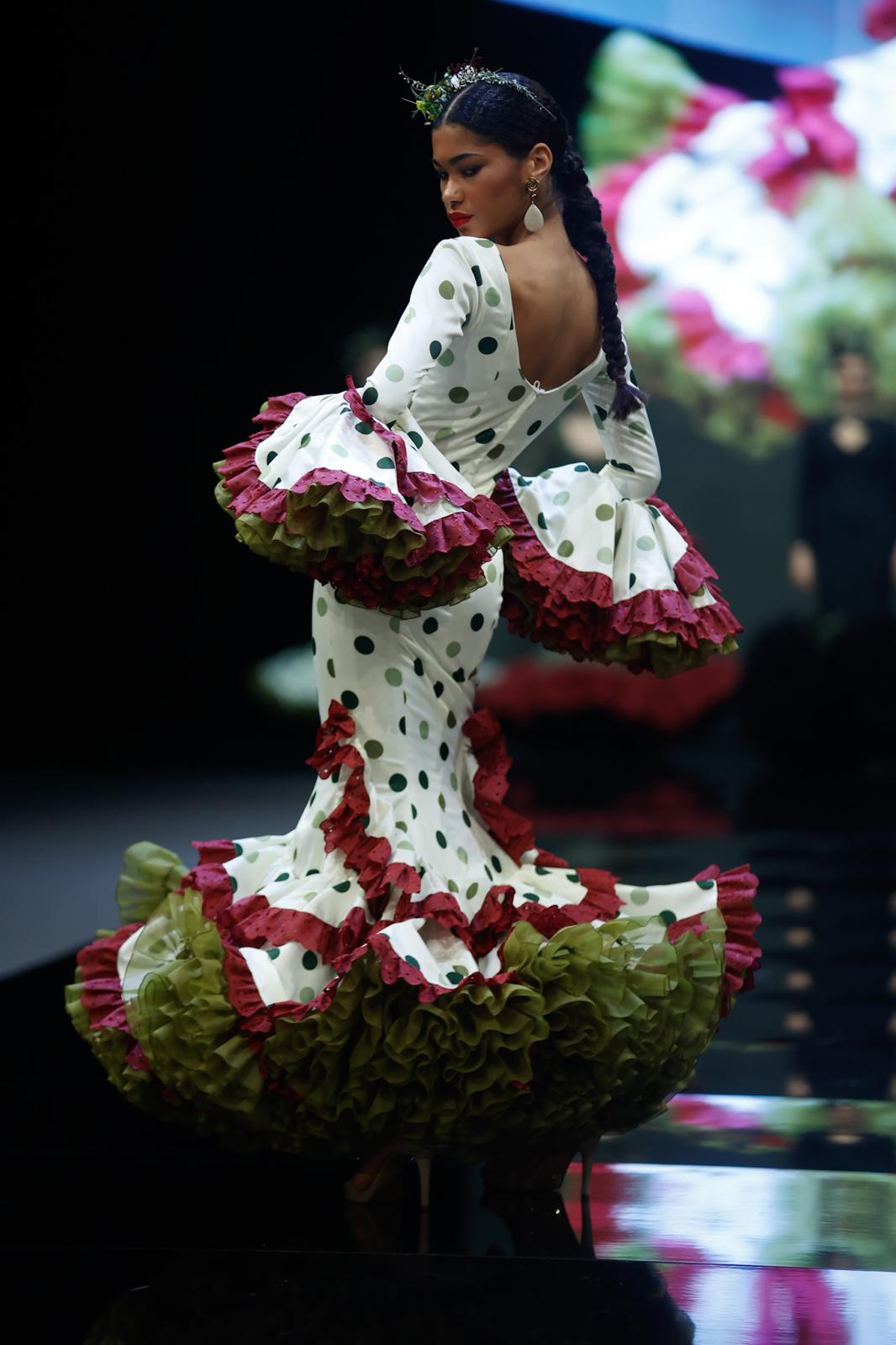 Detalle del desfile del Certamen de jóvenes diseñadores en SIMOF 2025