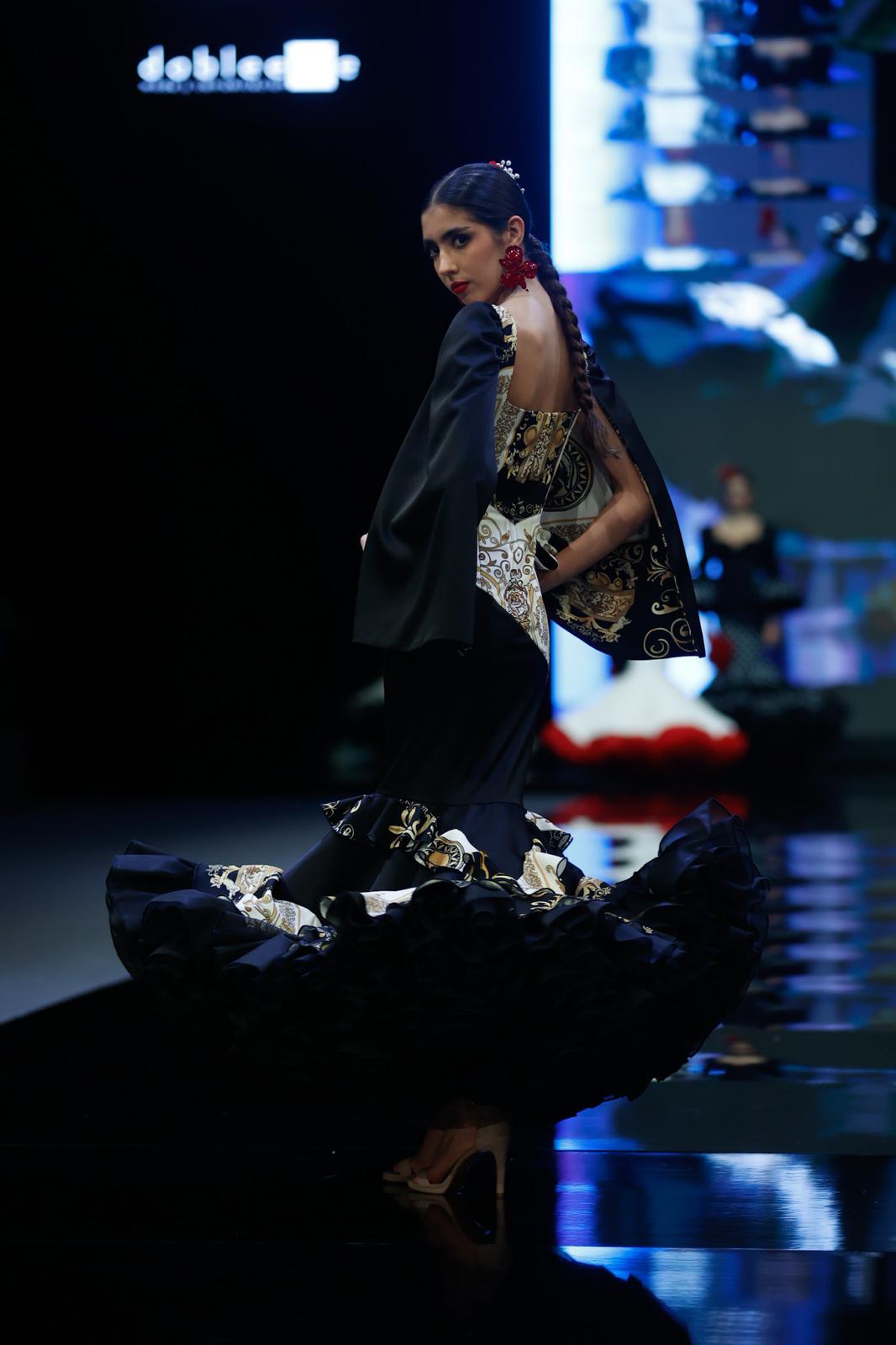 Detalle del desfile del Certamen de jóvenes diseñadores en SIMOF 2025