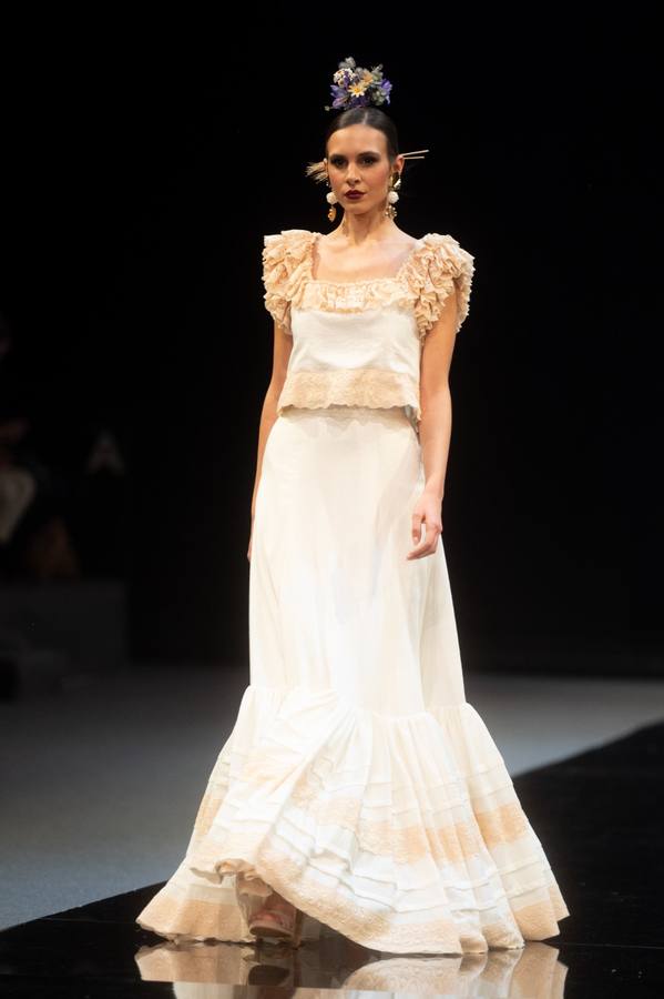 Detalles del desfile del diseñador Alonso Cózar en SIMOF 2025