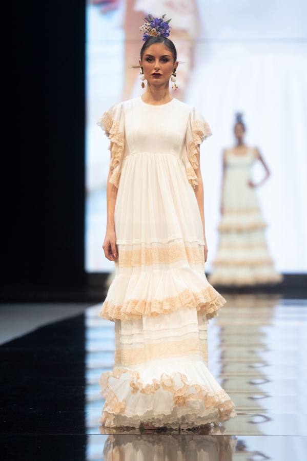 Detalles del desfile del diseñador Alonso Cózar en SIMOF 2025