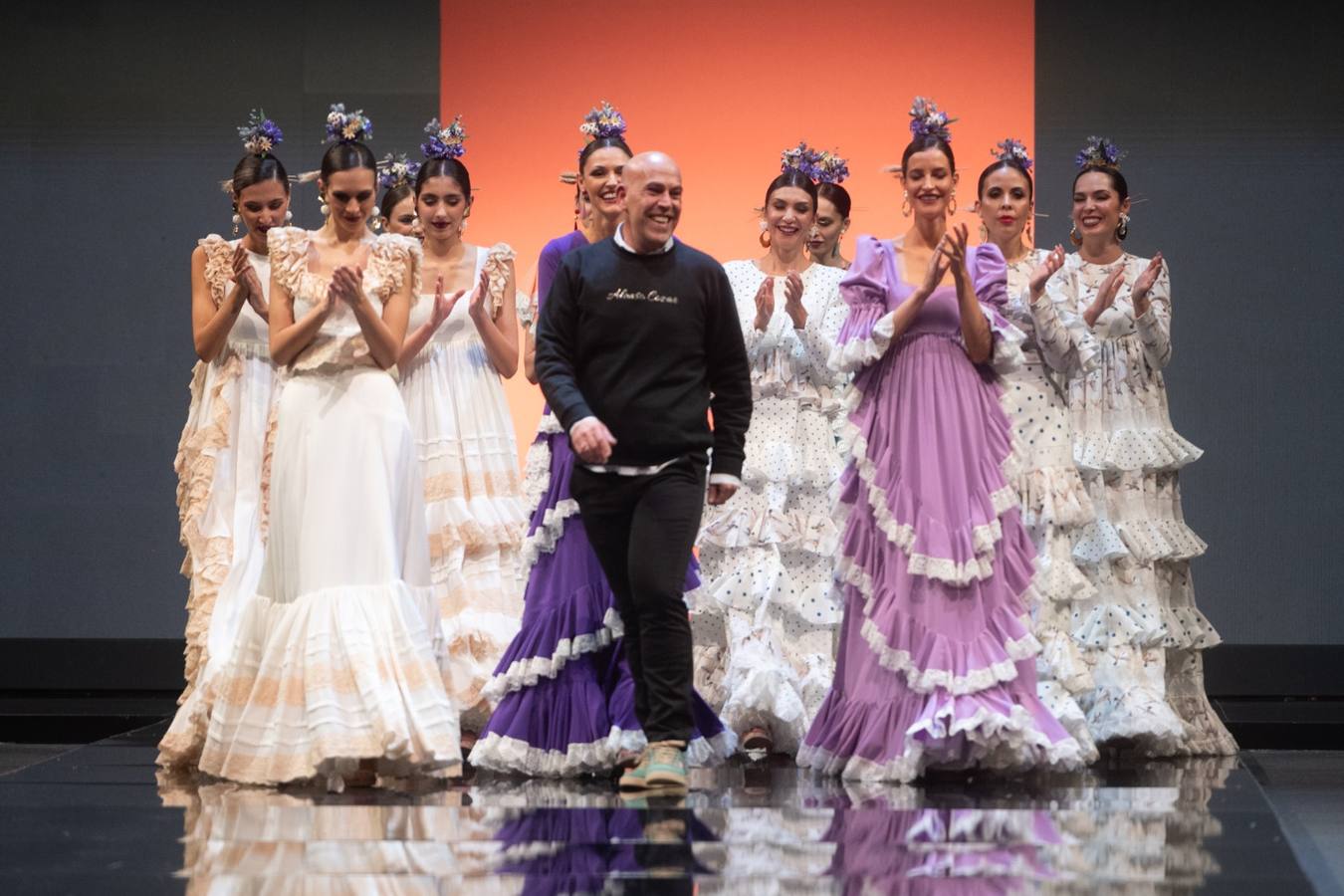 Detalles del desfile del diseñador Alonso Cózar en SIMOF 2025