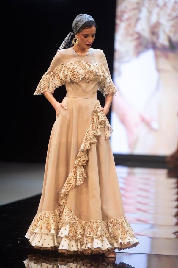 Detalles del desfile del diseñador Alonso Cózar en SIMOF 2025