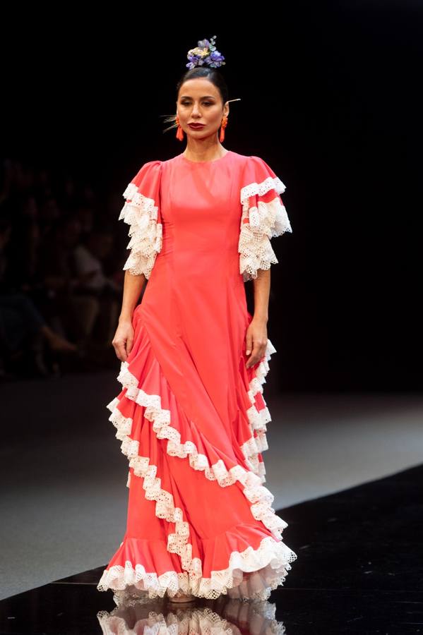 Detalles del desfile del diseñador Alonso Cózar en SIMOF 2025