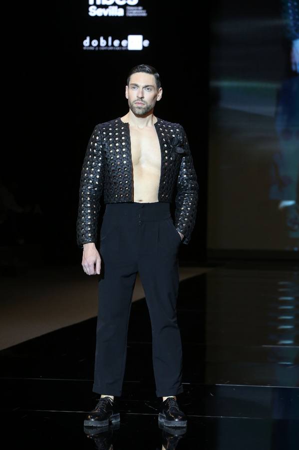 Detalles del desfile del diseñador Antonio Gutiérrez en SIMOF 2025