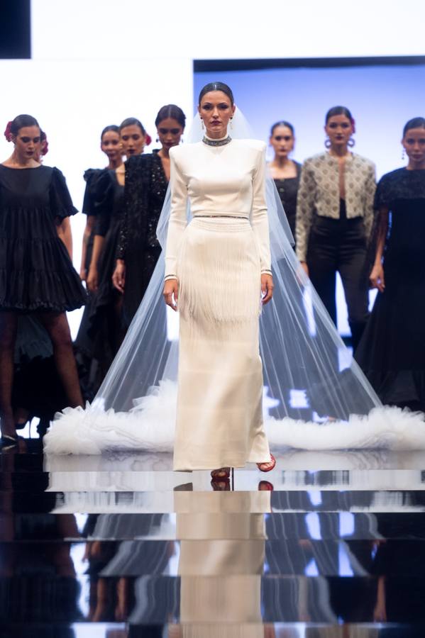 Detalles del desfile del diseñador Guillermo Peralta en SIMOF 2025