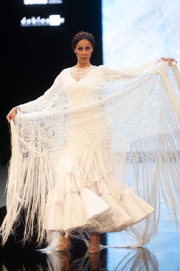 Detalles del desfile del diseñador Luis Fernández en SIMOF 2025