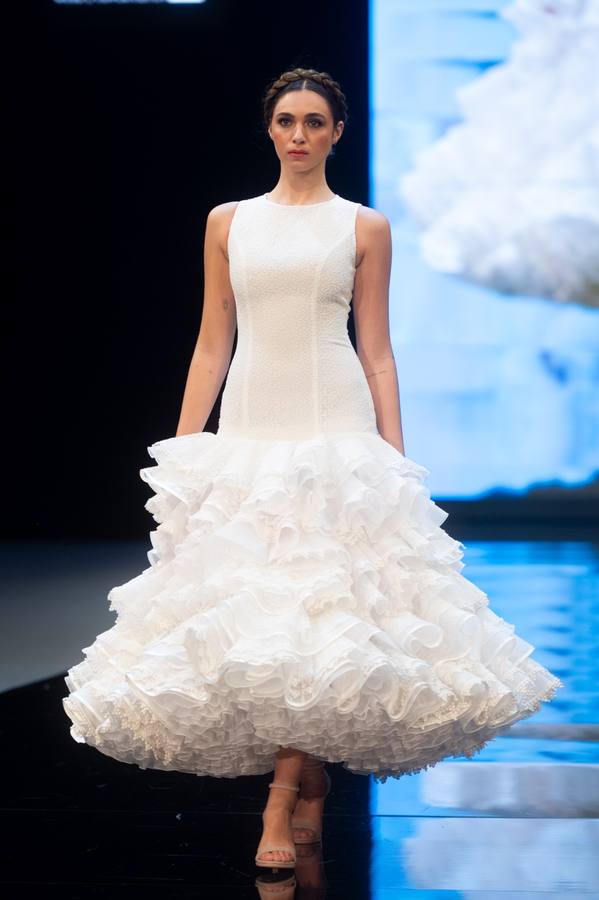 Detalles del desfile del diseñador Luis Fernández en SIMOF 2025