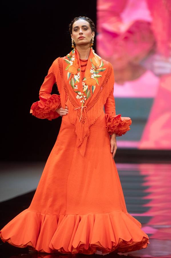 Detalles del desfile del diseñador Luis Fernández en SIMOF 2025