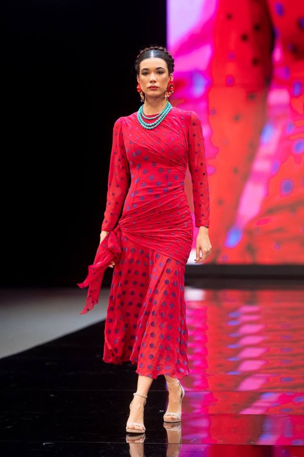 Detalles del desfile del diseñador Luis Fernández en SIMOF 2025