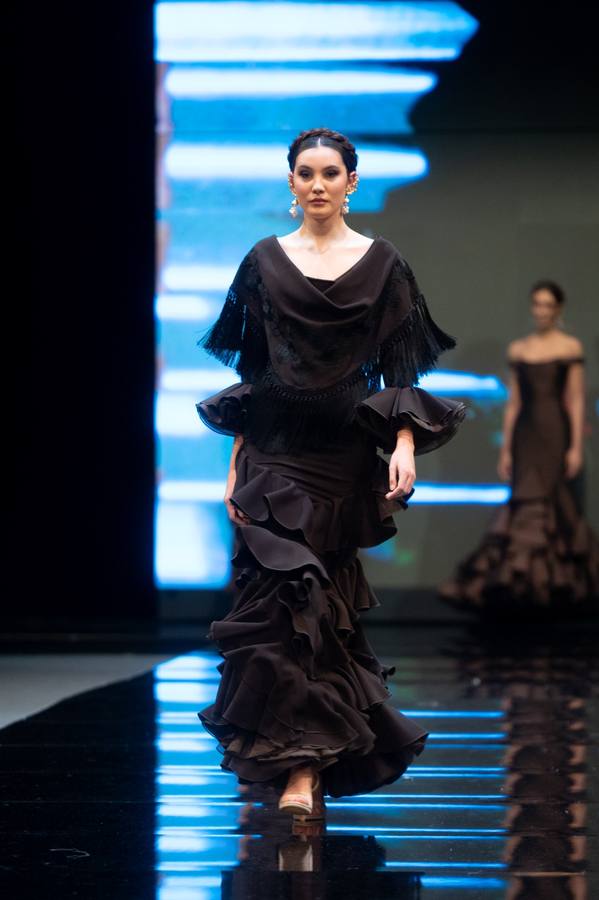 Detalles del desfile del diseñador Luis Fernández en SIMOF 2025