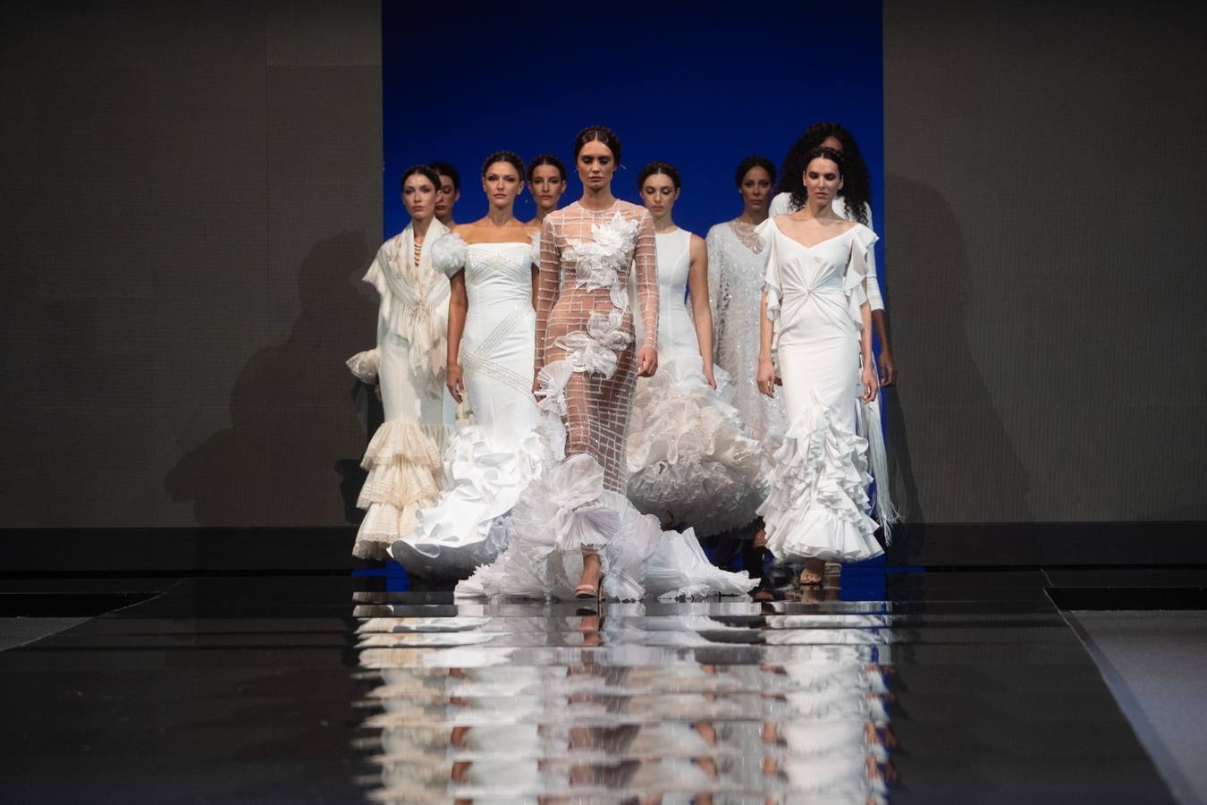 Detalles del desfile del diseñador Luis Fernández en SIMOF 2025