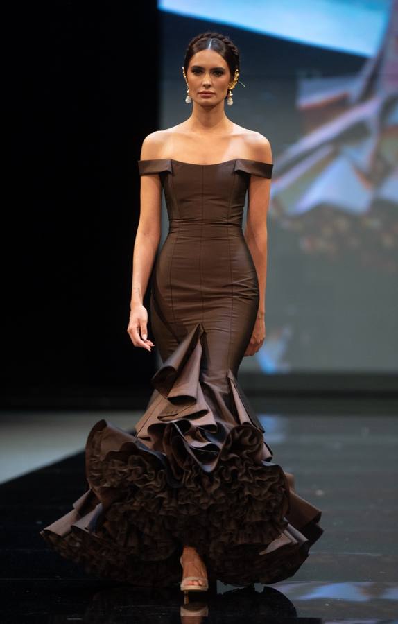 Detalles del desfile del diseñador Luis Fernández en SIMOF 2025