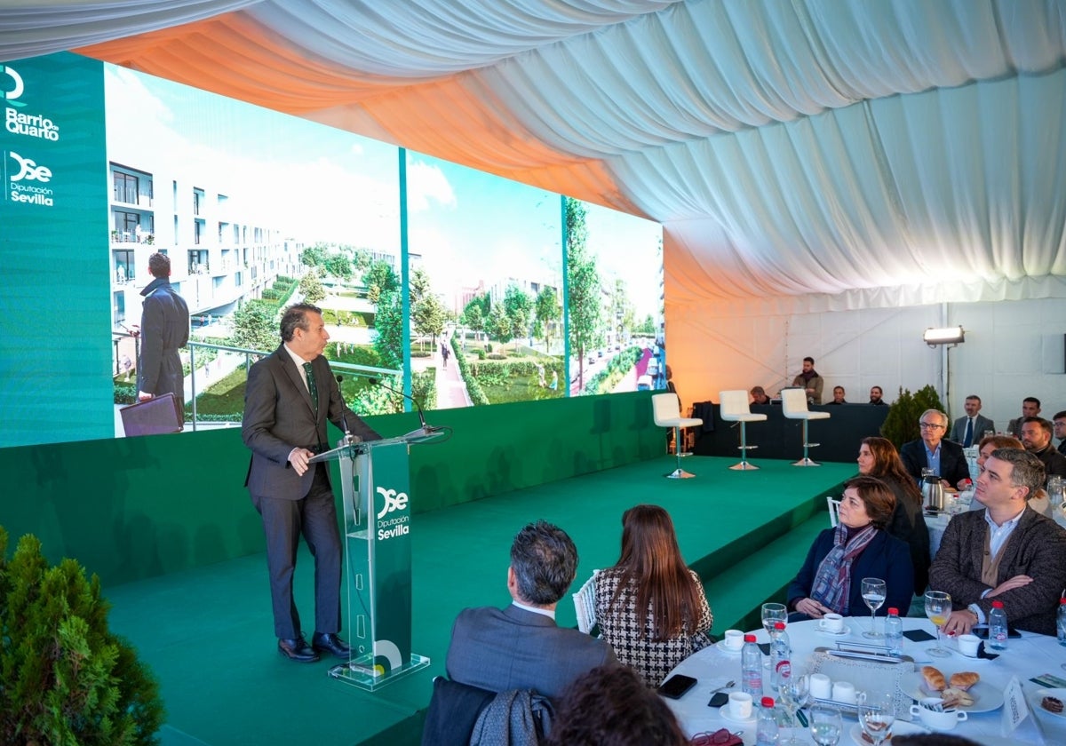 El presidente de la Diputación de Sevilla, Javier Fernández, en la presentación del Barrio de Quarto