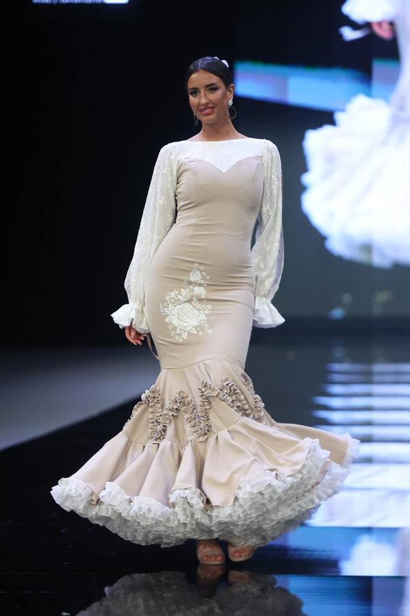 Desfile de Leticia Lorenzo en SIMOF 2025