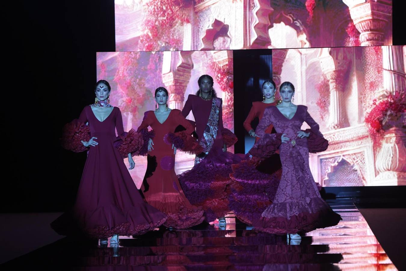 Desfile de Sergy & Tapiju en SIMOF 2025