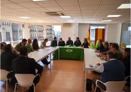 Vox se reúne con asociaciones de la Guardia Civil por las narcolanchas que «están llegando a la Cartuja»