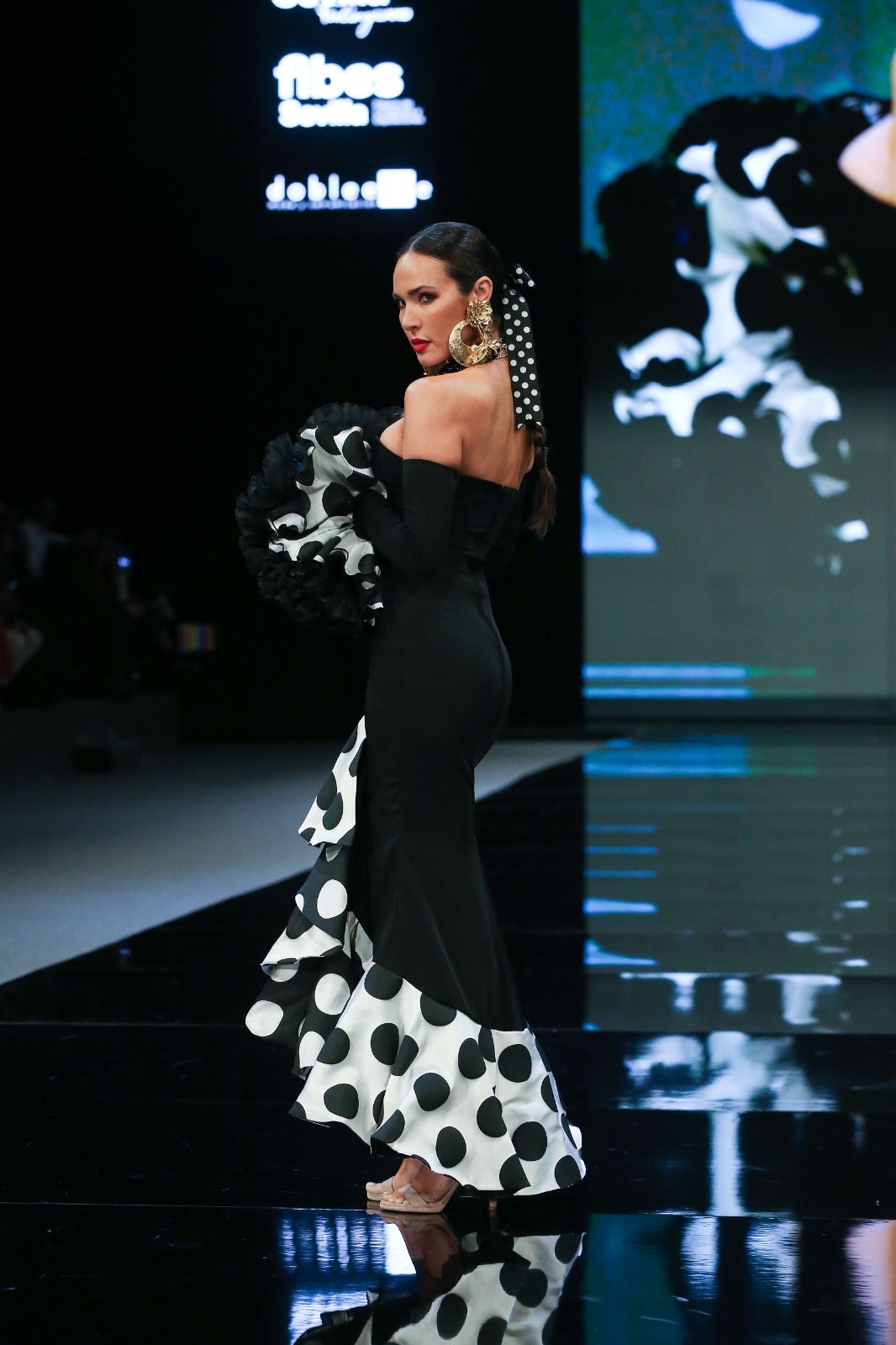 El desfile de Rosa Pedroche en SIMOF 2025, en imágenes