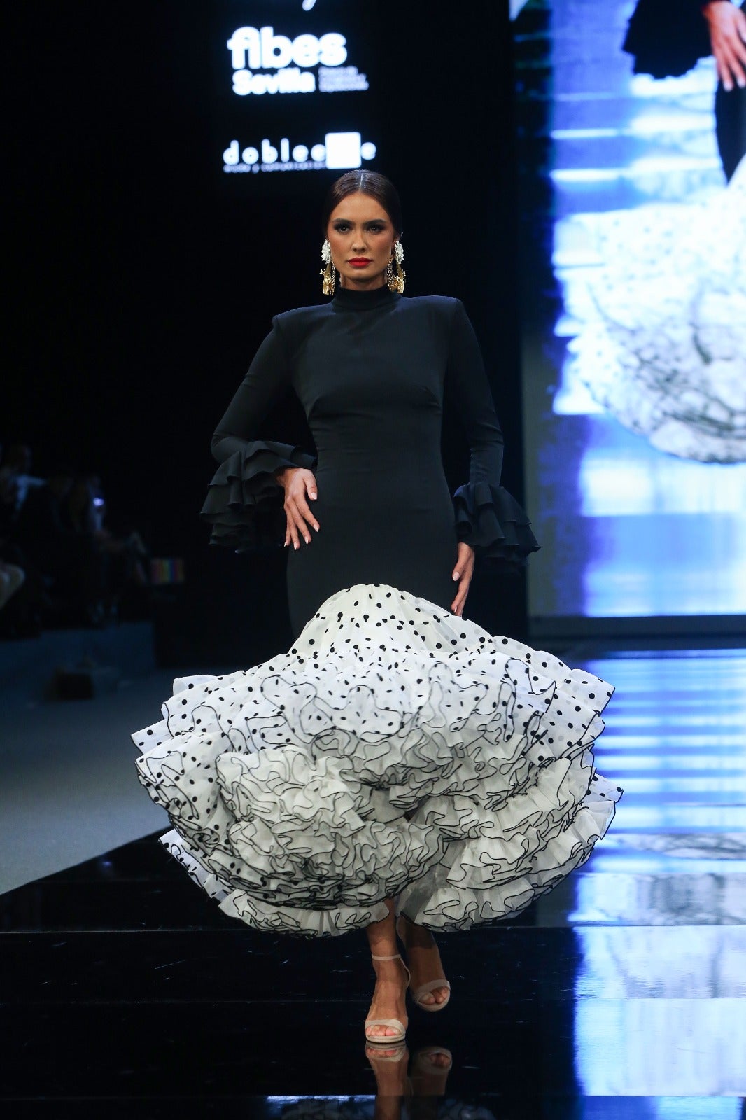 El desfile de Rosa Pedroche en SIMOF 2025, en imágenes