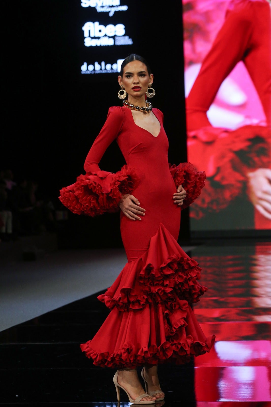 El desfile de Rosa Pedroche en SIMOF 2025, en imágenes