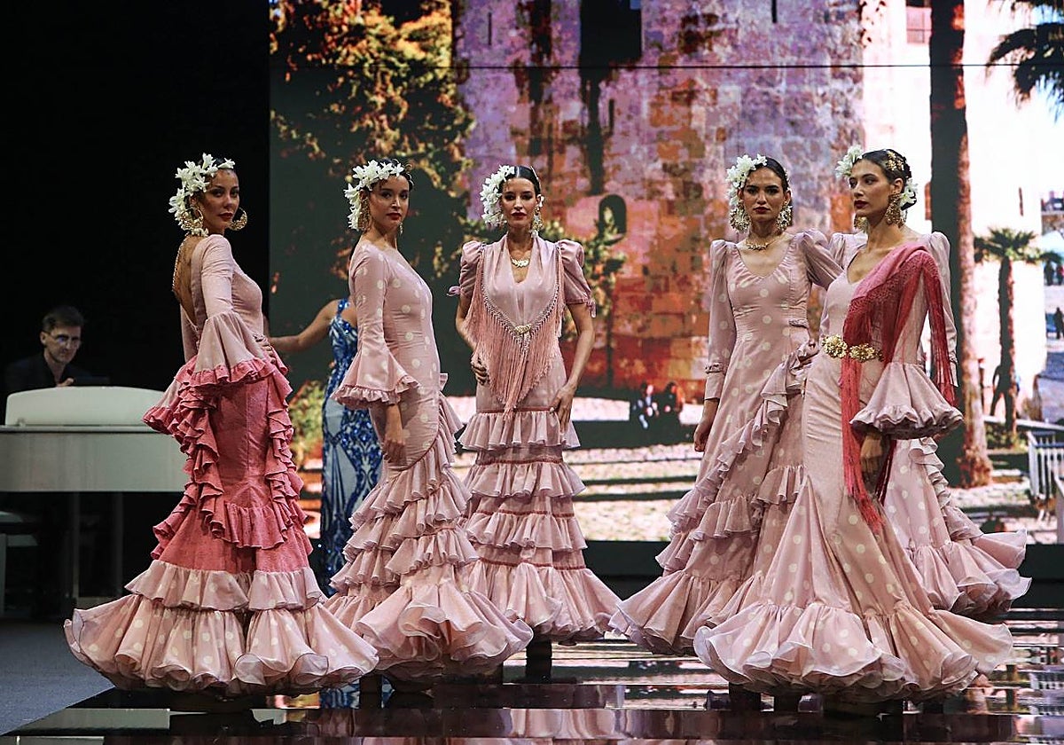 La colección es Sonibel hace un repaso a la historia de esta firma de moda flamenca