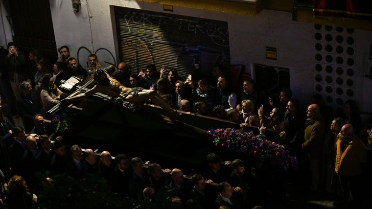Contraluces en el vía crucis del Cristo de la Buena Muerte de la Hiniesta