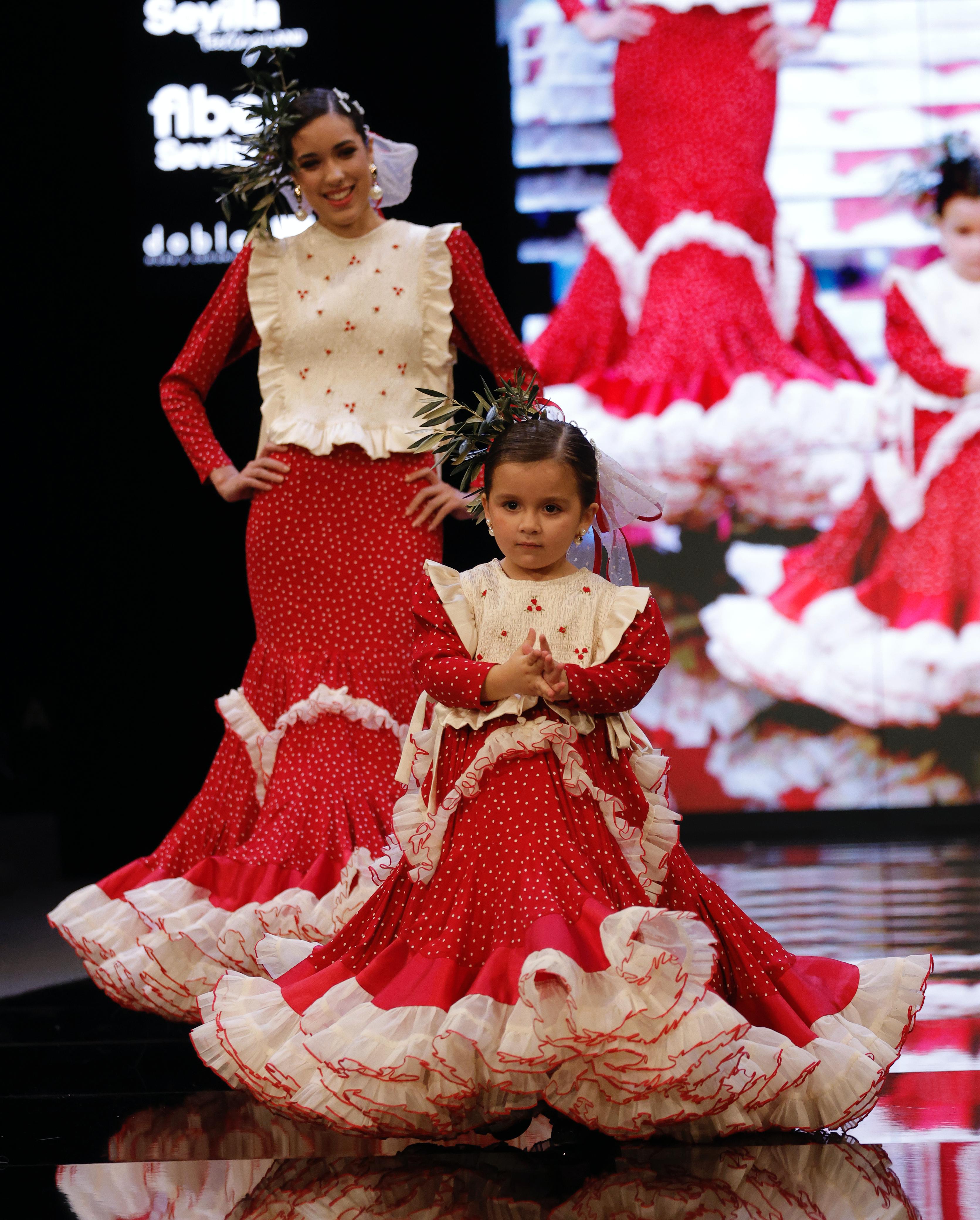 El desfile de María Amador y Teresa Ninú Atelier en SIMOF 2025