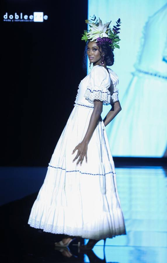 Desfile de Maricruz & Montecarlo desde 1958 en SIMOF 2025