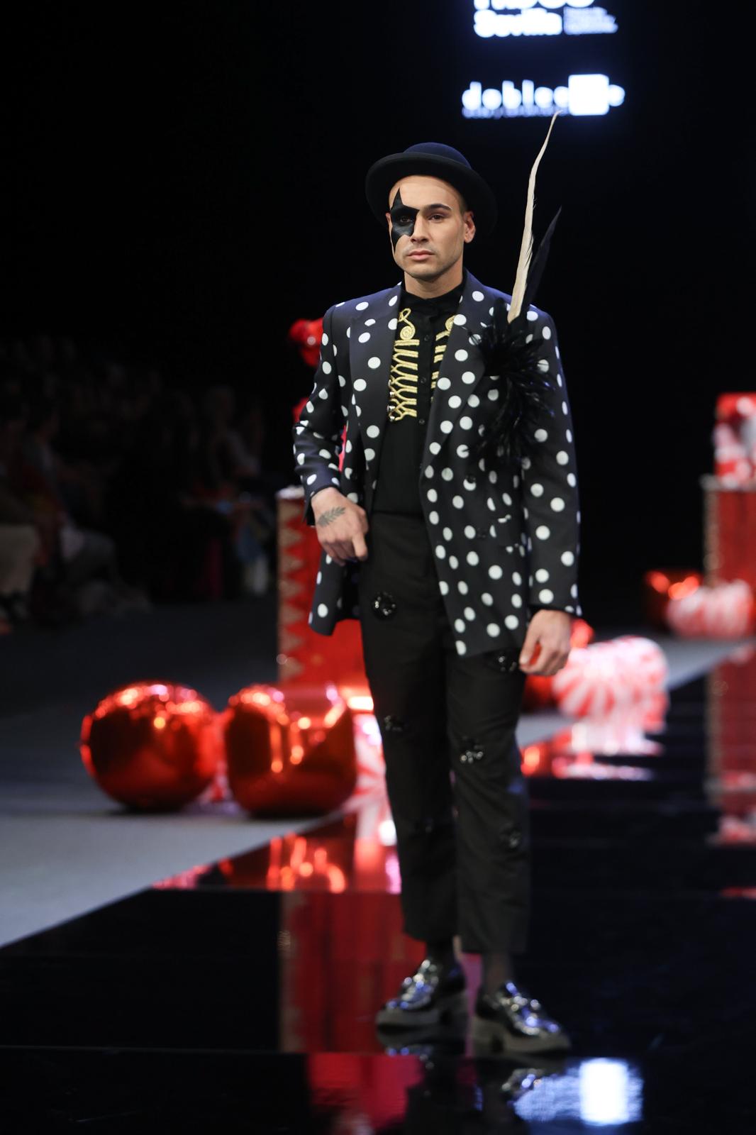 El desfile de Flor de cerezo en SIMOF 2025