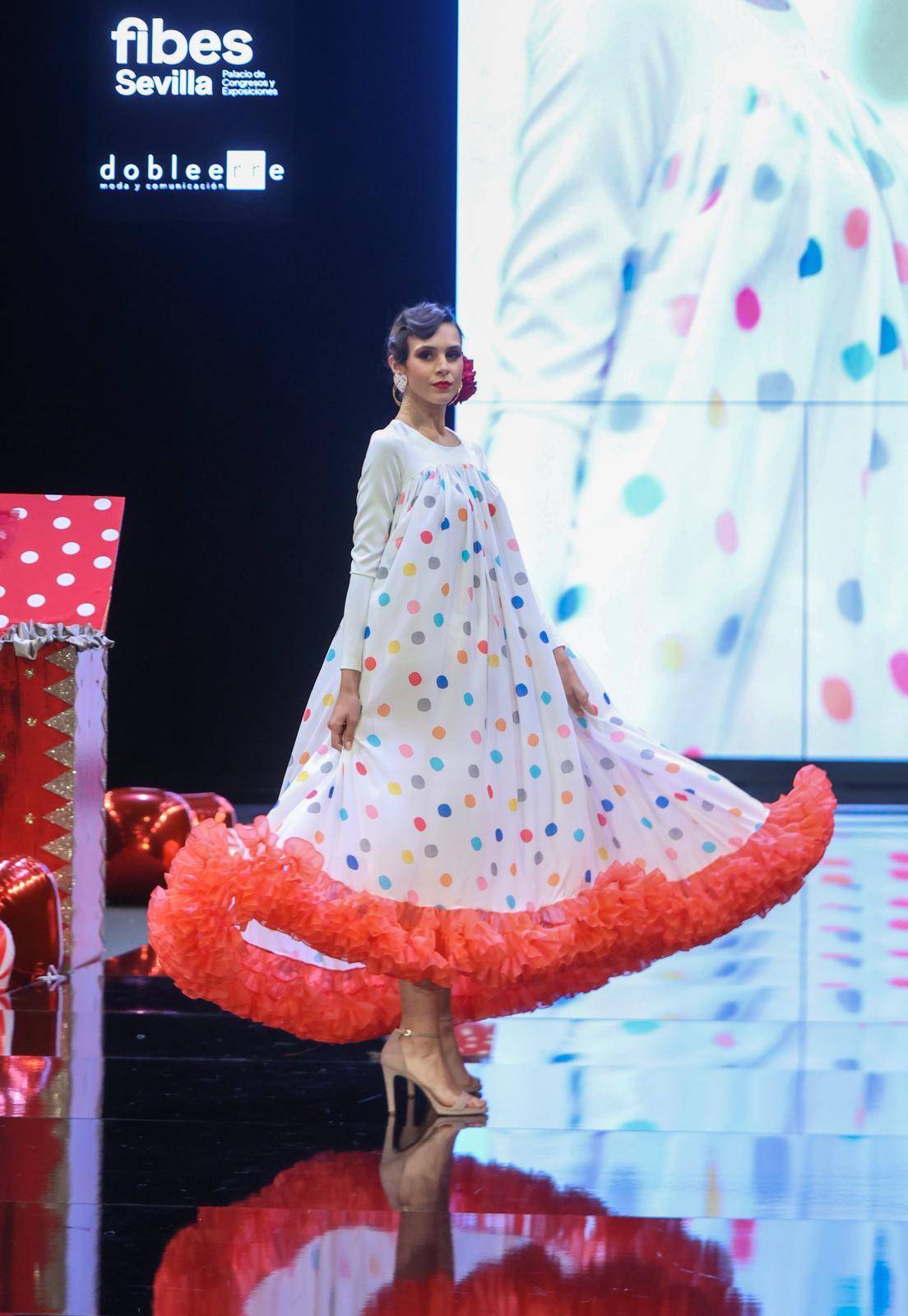 El desfile de Flor de cerezo en SIMOF 2025