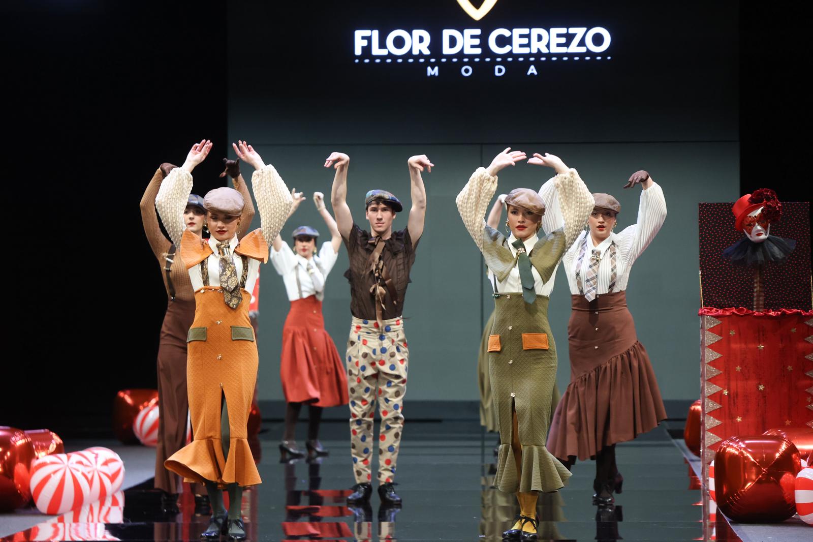 El desfile de Flor de cerezo en SIMOF 2025